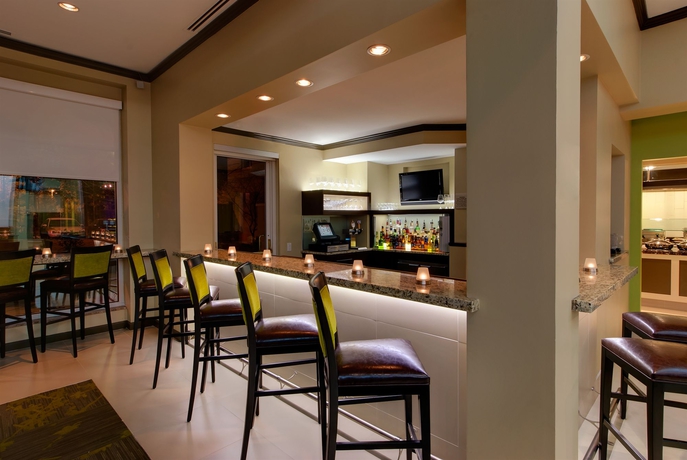 Imagen del bar/restaurante del Hotel Hilton Garden Inn Raleigh Durham Airport. Foto 4
