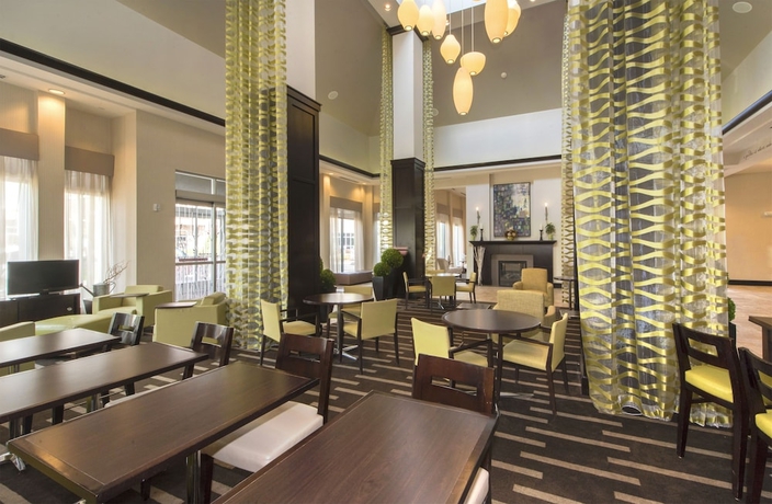 Imagen del bar/restaurante del Hotel Hilton Garden Inn Raleigh-Cary. Foto 2