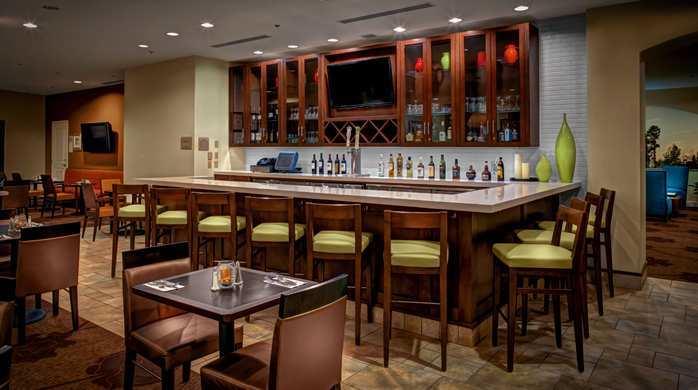 Imagen del bar/restaurante del Hotel Hilton Garden Inn Raleigh-durham/research Triangle Park. Foto 5