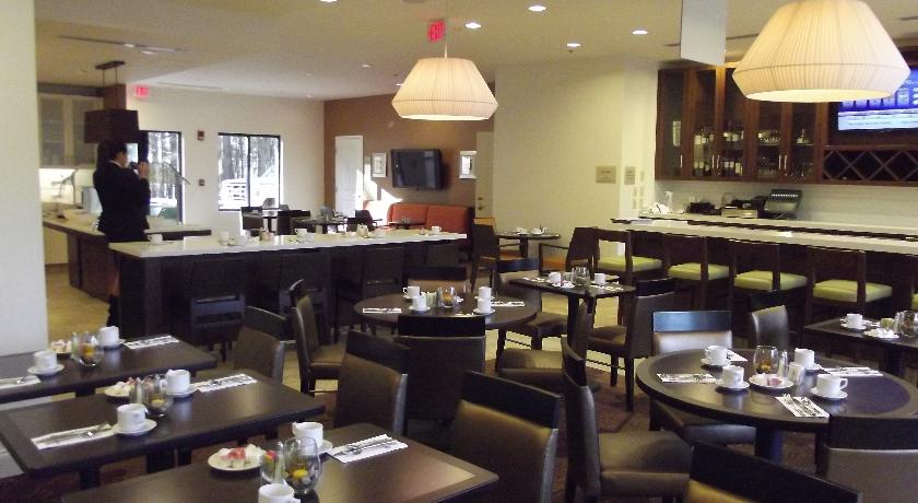 Imagen del bar/restaurante del Hotel Hilton Garden Inn Raleigh-durham/research Triangle Park. Foto 6
