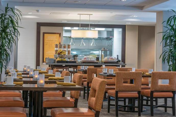 Imagen del bar/restaurante del Hotel Hilton Garden Inn Reagan National Airport. Foto 3