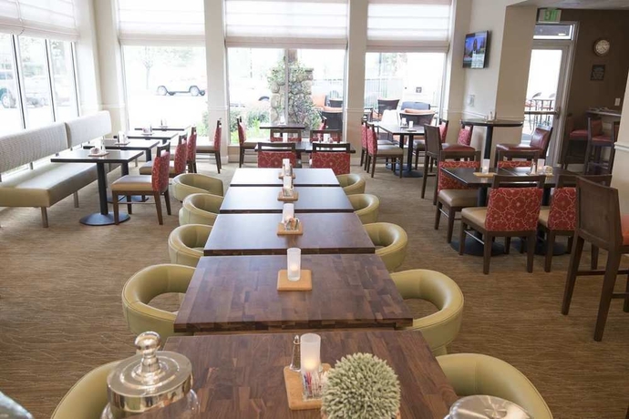 Imagen del bar/restaurante del Hotel Hilton Garden Inn Redding. Foto 2