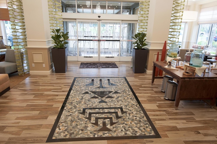 Imagen de los interiores del Hotel Hilton Garden Inn Redding. Foto 16