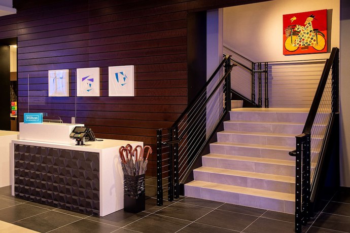 Imagen de los interiores del Hotel Hilton Garden Inn Redmond Seattle. Foto 18