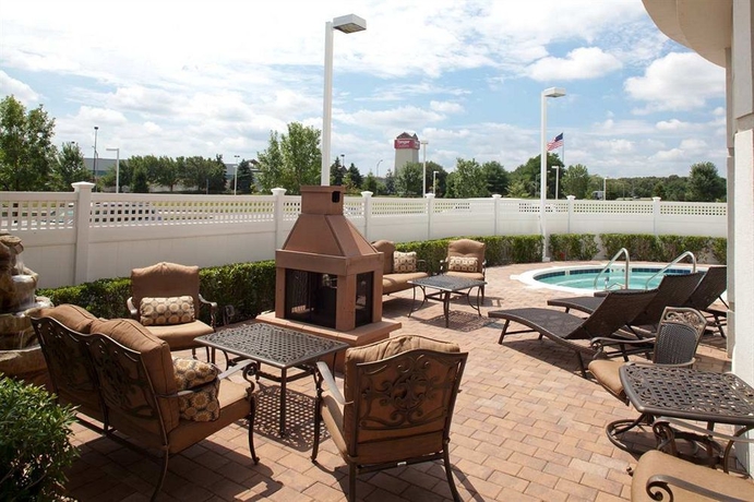 Imagen de los exteriores del Hotel Hilton Garden Inn Riverhead. Foto 4