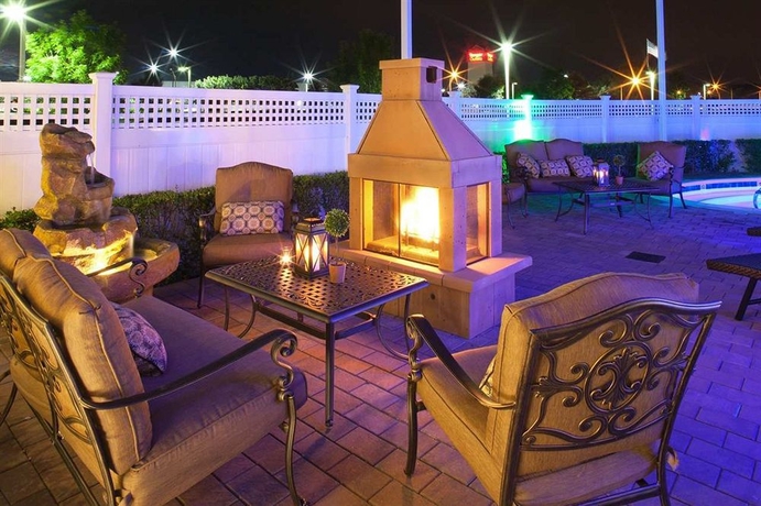 Imagen de los exteriores del Hotel Hilton Garden Inn Riverhead. Foto 5