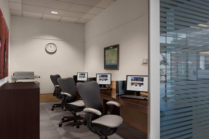 Imagen de los interiores del Hotel Hilton Garden Inn Rome Airport. Foto 13