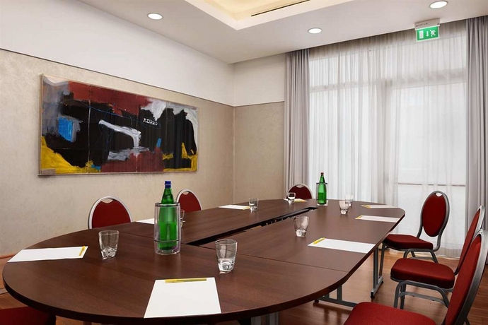 Imagen de los interiores del Hotel Hilton Garden Inn Rome Airport. Foto 14