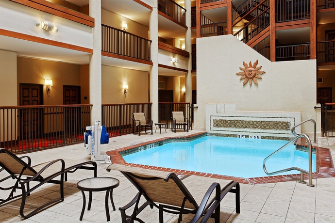 Imagen de la piscina del Hotel Hilton Garden Inn San Antonio Airport. Foto 16