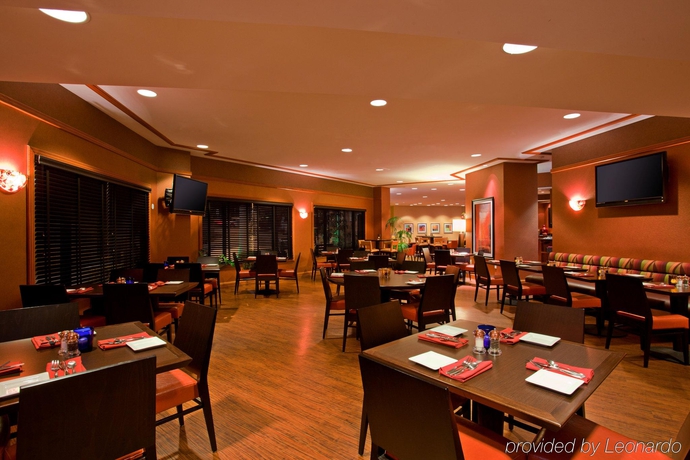 Imagen del bar/restaurante del Hotel Hilton Garden Inn San Diego Mission Valley Stadium. Foto 4
