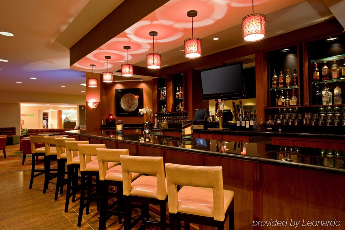 Imagen del bar/restaurante del Hotel Hilton Garden Inn San Diego Mission Valley Stadium. Foto 6