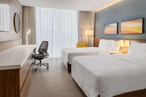 Imagen de la habitación del Hotel Hilton Garden Inn San Jose Airport City Mall. Foto 18