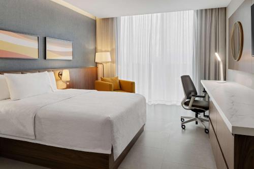 Imagen de la habitación del Hotel Hilton Garden Inn San Jose Airport City Mall. Foto 20