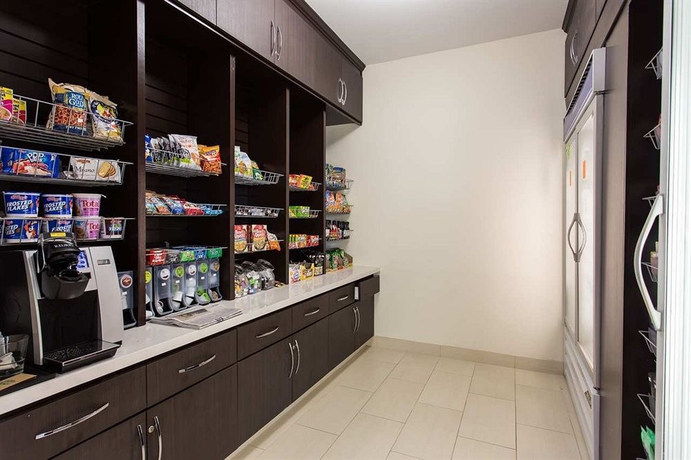 Imagen de los interiores del Hotel Hilton Garden Inn San Mateo. Foto 7