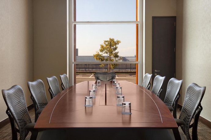 Imagen de los interiores del Hotel Hilton Garden Inn Santiago Airport. Foto 11