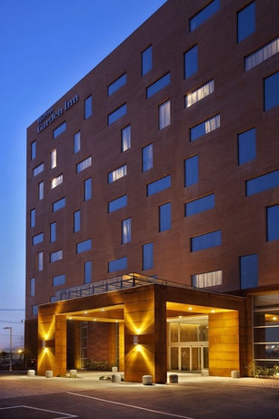 Imagen de los exteriores del Hotel Hilton Garden Inn Santiago Airport. Foto 7
