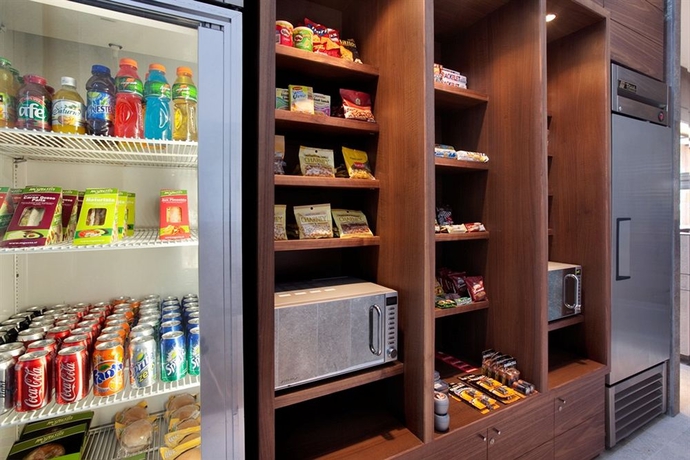 Imagen del bar/restaurante del Hotel Hilton Garden Inn Santiago Airport. Foto 3