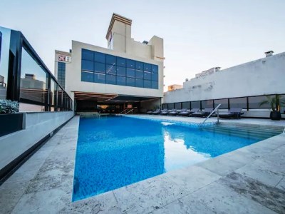 Imagen de la piscina del Hotel Hilton Garden Inn Santiago del Estero. Foto 10