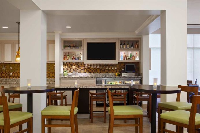 Imagen del bar/restaurante del Hotel Hilton Garden Inn Saratoga Springs. Foto 4