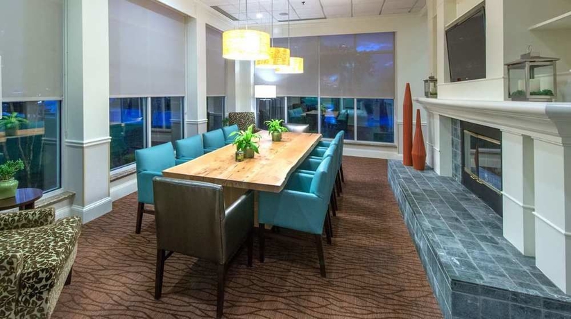 Imagen de los interiores del Hotel Hilton Garden Inn Savannah Airport. Foto 9