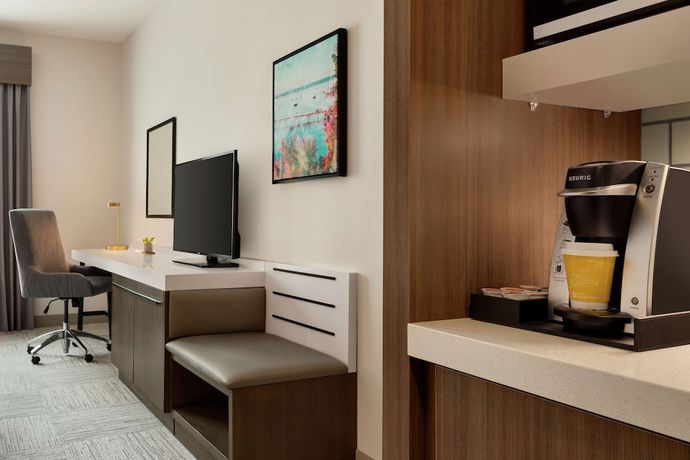 Imagen de la habitación del Hotel Hilton Garden Inn Seattle Airport. Foto 11