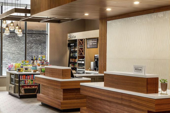 Imagen de los interiores del Hotel Hilton Garden Inn Seattle Airport. Foto 20