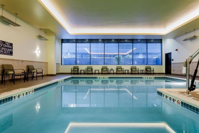Imagen de la piscina del Hotel Hilton Garden Inn Seattle Downtown. Foto 9