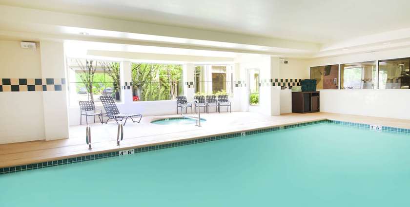 Imagen de la piscina del Hotel Hilton Garden Inn Seattle/renton. Foto 20