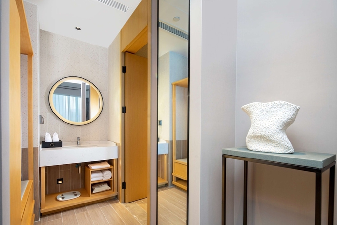 Imagen de la habitación del Hotel Hilton Garden Inn Shenzhen Airport. Foto 13