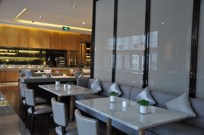 Imagen del bar/restaurante del Hotel Hilton Garden Inn Shenzhen Bao'an. Foto 5