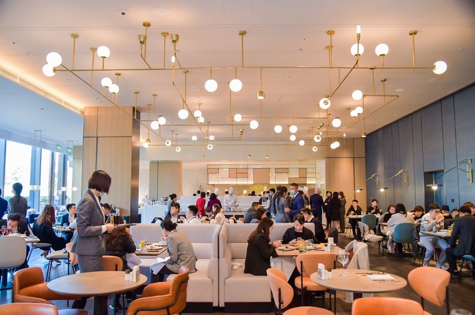 Imagen del bar/restaurante del Hotel Hilton Garden Inn Shenzhen World Exhibition and Convention Center. Foto 4