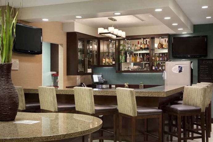 Imagen del bar/restaurante del Hotel Hilton Garden Inn Silver Spring White Oak. Foto 4