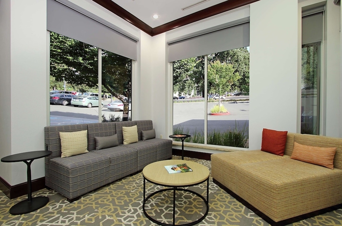 Imagen de los interiores del Hotel Hilton Garden Inn Sonoma County Airport. Foto 15