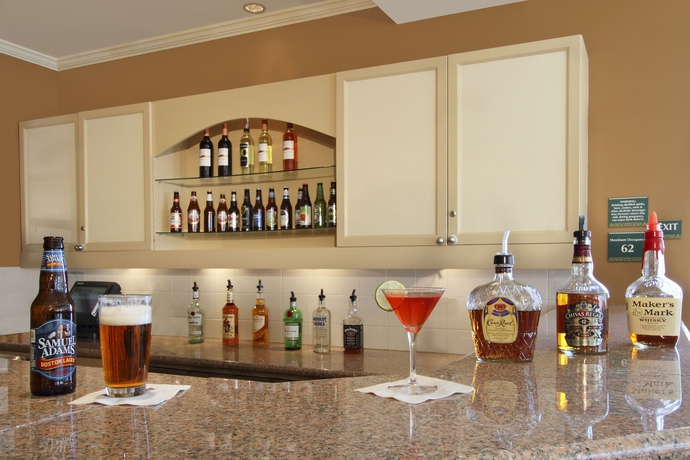 Imagen del bar/restaurante del Hotel Hilton Garden Inn St. Charles. Foto 3