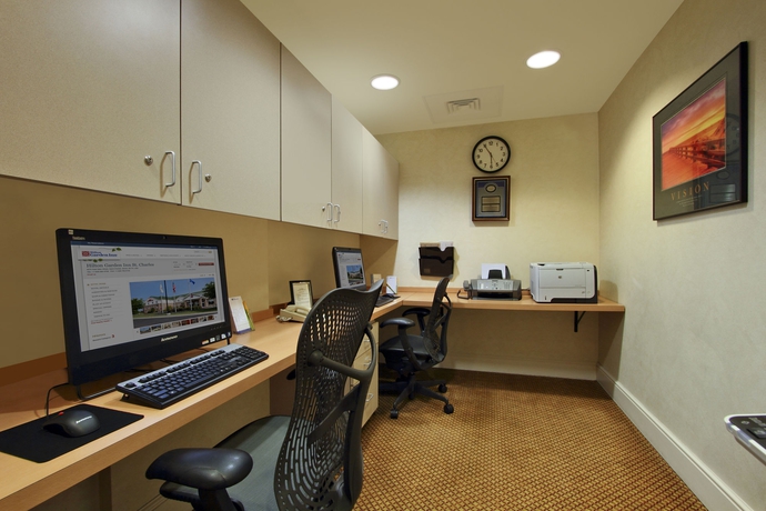 Imagen de los interiores del Hotel Hilton Garden Inn St. Charles. Foto 8