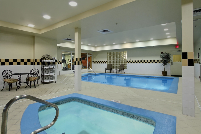 Imagen de la piscina del Hotel Hilton Garden Inn St. Charles. Foto 10