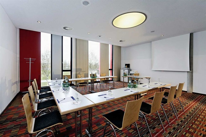 Imagen de los interiores del Hotel Hilton Garden Inn Stuttgart Neckar Park. Foto 11