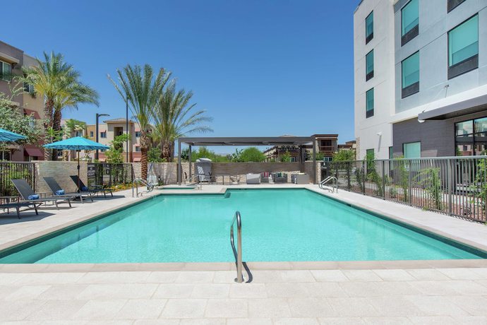 Imagen de la piscina del Hotel Hilton Garden Inn Surprise Phoenix. Foto 20