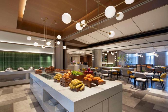 Imagen del bar/restaurante del Hotel Hilton Garden Inn Tianjin Five Great Avenues. Foto 4
