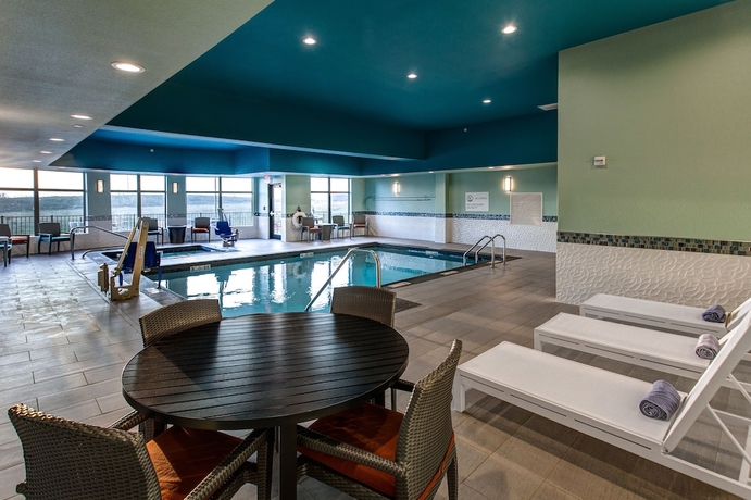 Imagen de la piscina del Hotel Hilton Garden Inn Topeka. Foto 19