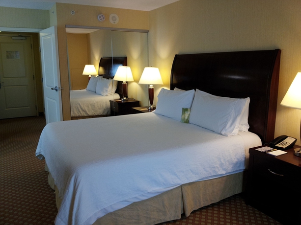 Imagen de la habitación del Hotel Hilton Garden Inn Toronto Airport. Foto 9