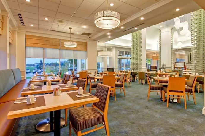 Imagen del bar/restaurante del Hotel Hilton Garden Inn Toronto - Mississauga. Foto 2