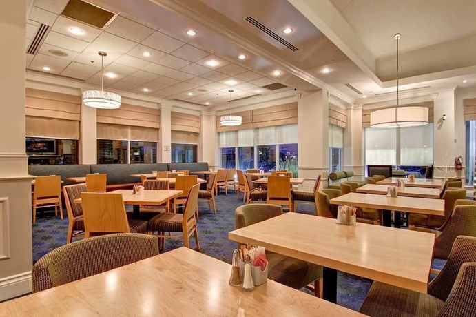 Imagen del bar/restaurante del Hotel Hilton Garden Inn Toronto - Mississauga. Foto 3