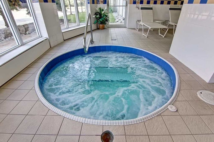 Imagen de la piscina del Hotel Hilton Garden Inn Toronto - Mississauga. Foto 16