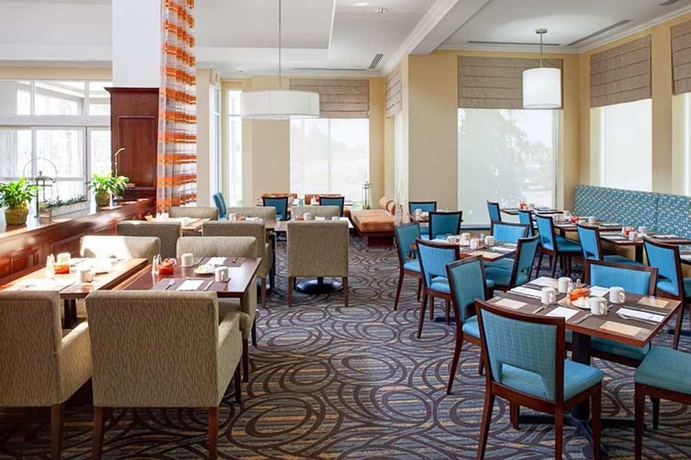 Imagen del bar/restaurante del Hotel Hilton Garden Inn Toronto/oakville. Foto 5