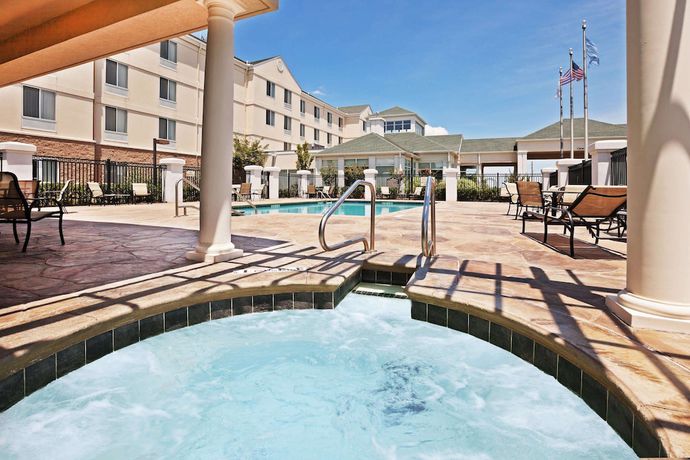 Imagen de la piscina del Hotel Hilton Garden Inn Tulsa South. Foto 17