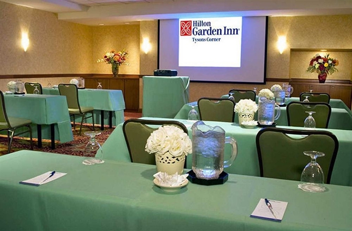 Imagen de los interiores del Hotel Hilton Garden Inn Tysons Corner. Foto 7