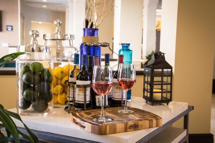 Imagen del bar/restaurante del Hotel Hilton Garden Inn Valencia Six Flags. Foto 2