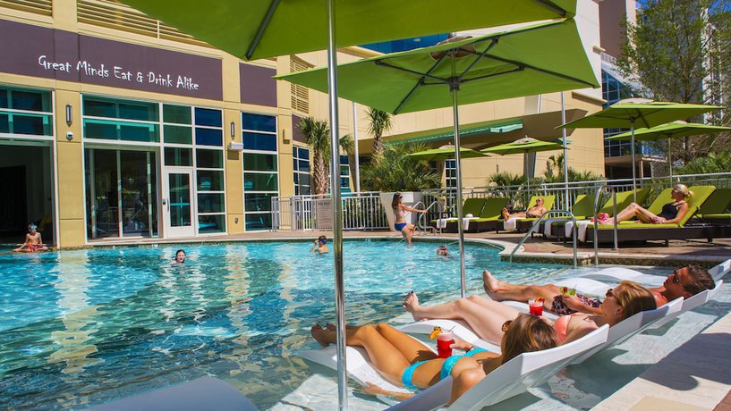 Imagen de la piscina del Hotel Hilton Garden Inn Virginia Beach Oceanfront. Foto 18