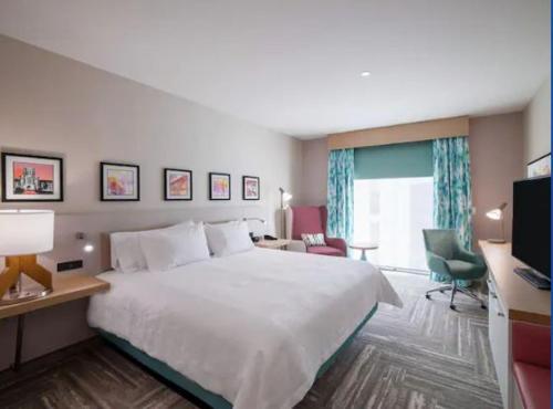 Imagen de la habitación del Hotel Hilton Garden Inn Visalia, Ca. Foto 8